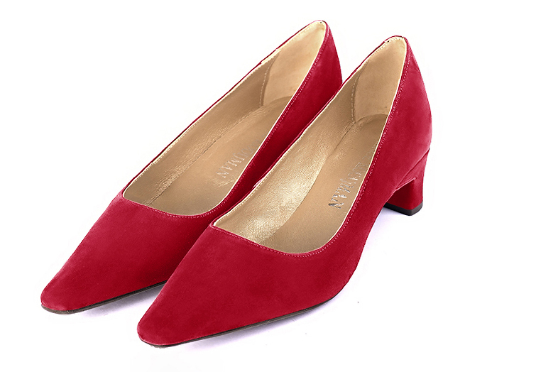 Cardinal red women's dress pumps,with a square neckline. Tapered toe. Low kitten heels. Front view - Florence KOOIJMAN